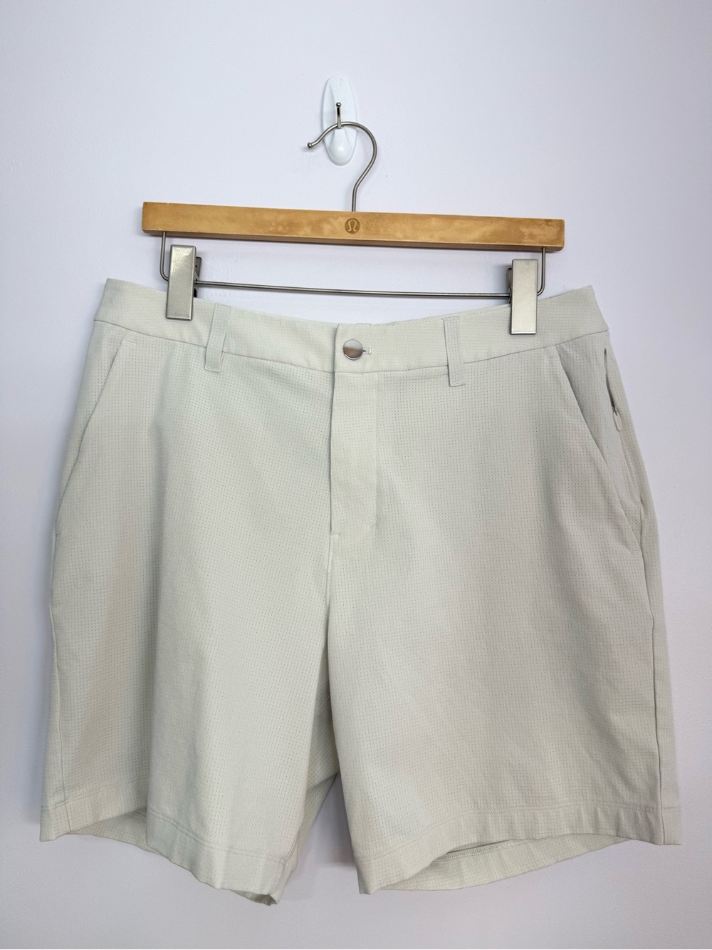 Lululemon ABC Classic-Fit Short 7" WovenAir Bone Size 32W Cream